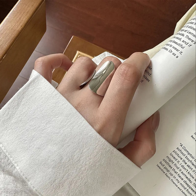 Bague Argentée Minimaliste – Design Lisse et Moderne 💍💍